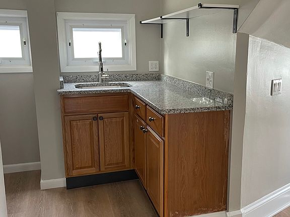 3rd image of 831 Belleville Ave #3
