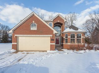 24726 Pembrooke Dr, Southfield, MI 48033
