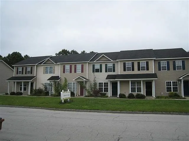 2 bed, 2.5 bath, $1,100 — Photo 2