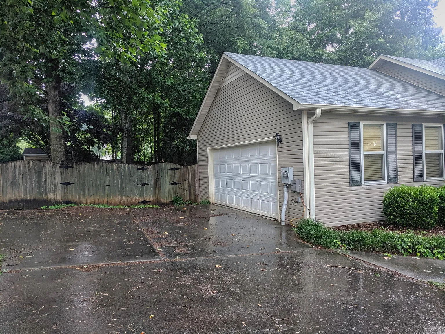 3 bed, 1242 sqft, $1,995 — Photo 3