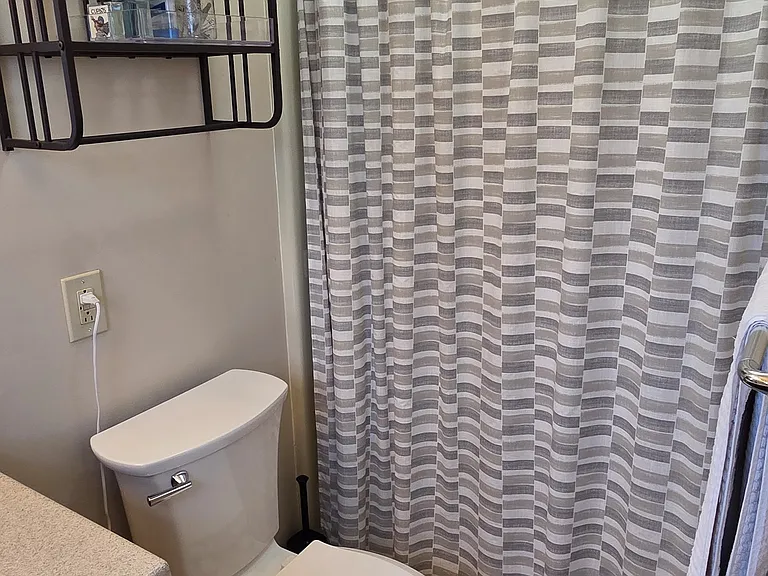 117 Huron Dr — Photo 21
