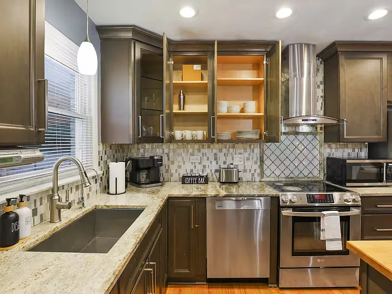 777 N Lombard St — Photo 14