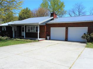 936 Braun Rd, Belpre, OH 45714