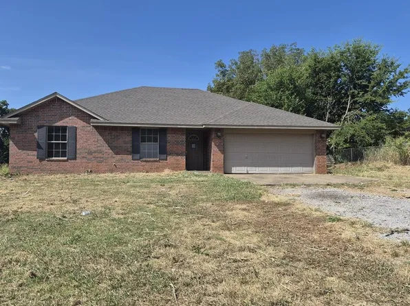 206 W 1st St, Wanette, OK 74878