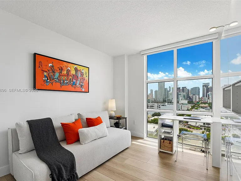 900 SW 8th St #1609 — Photo 10