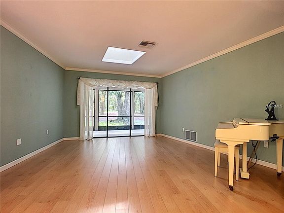 4th image of 896 Grand Ave