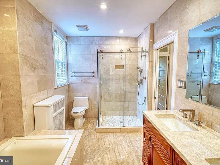 1821 Kilbourne Pl NW — Photo 17