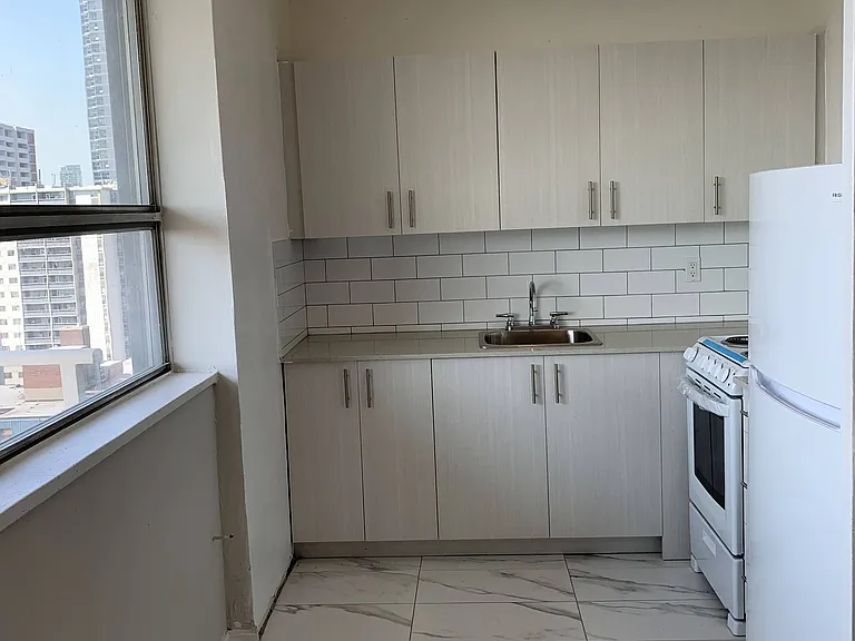 77 Howard St — Photo 11