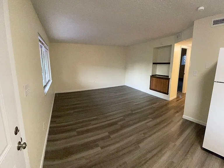 344 E 20th Ave — Photo 6