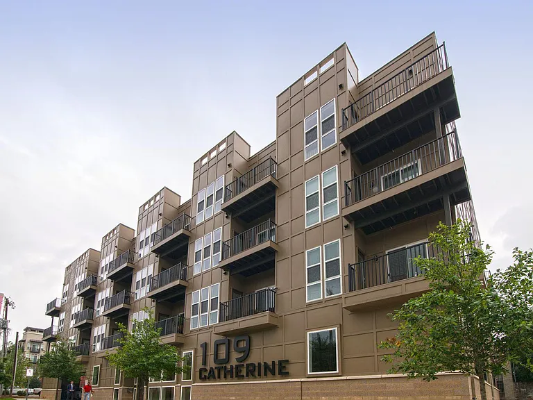 Catherine 36 Apartments — Photo 1