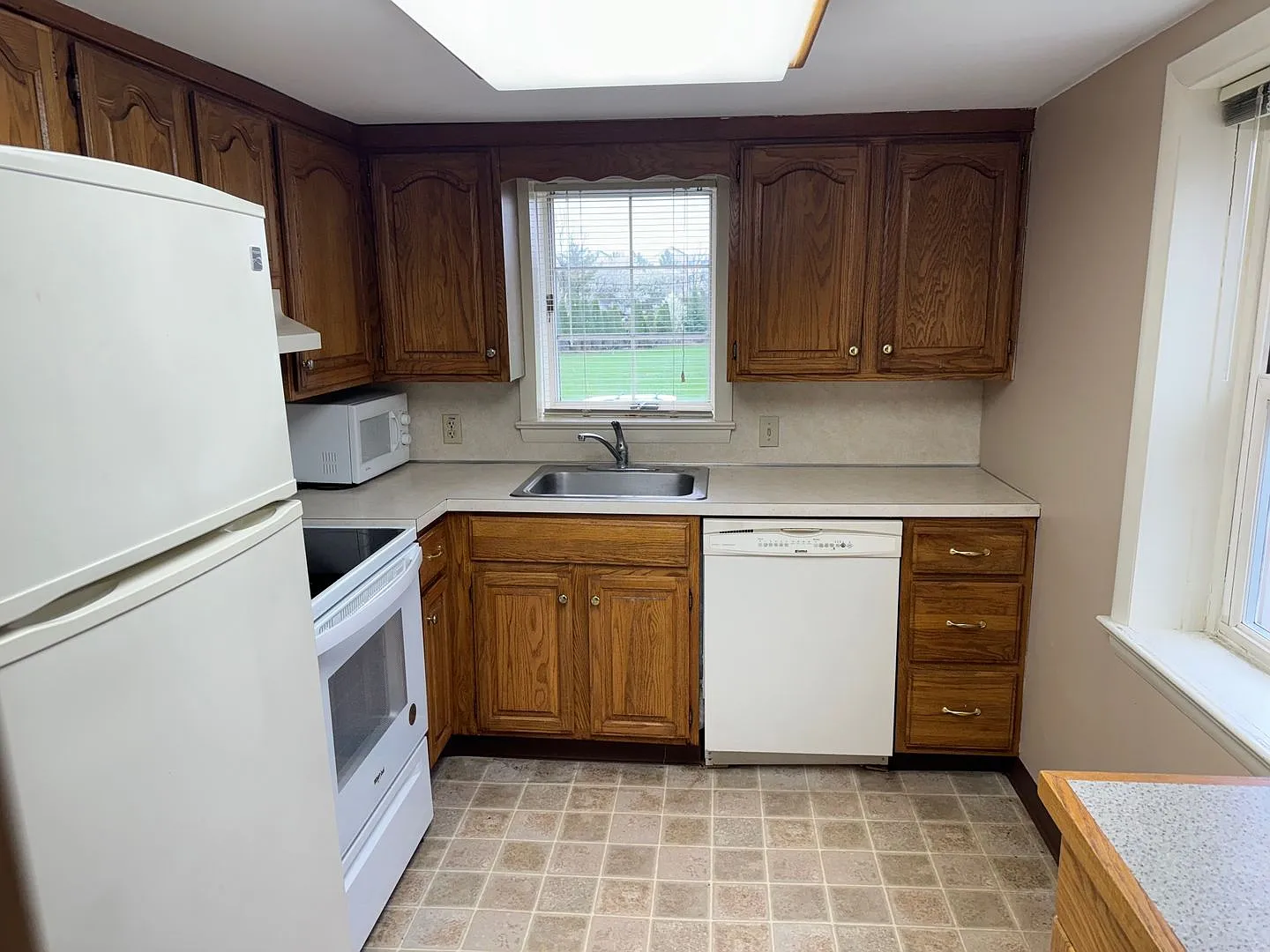 452 E Hancock St — Photo 2