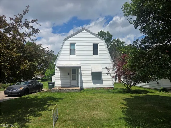 1725 E 290th St, Wickliffe, OH 44092