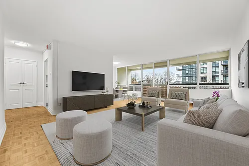 1137 Royal York Rd #3 BD Photo 1