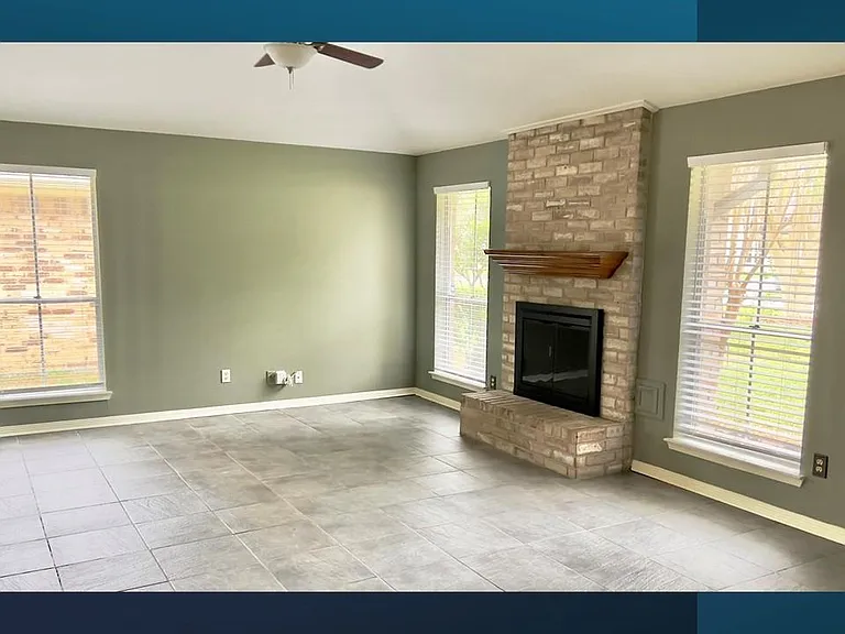 439 Woodrail Dr — Photo 2