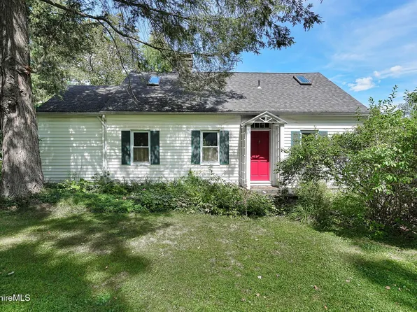 22 Castle Hill Ave, Great Barrington, MA 01230