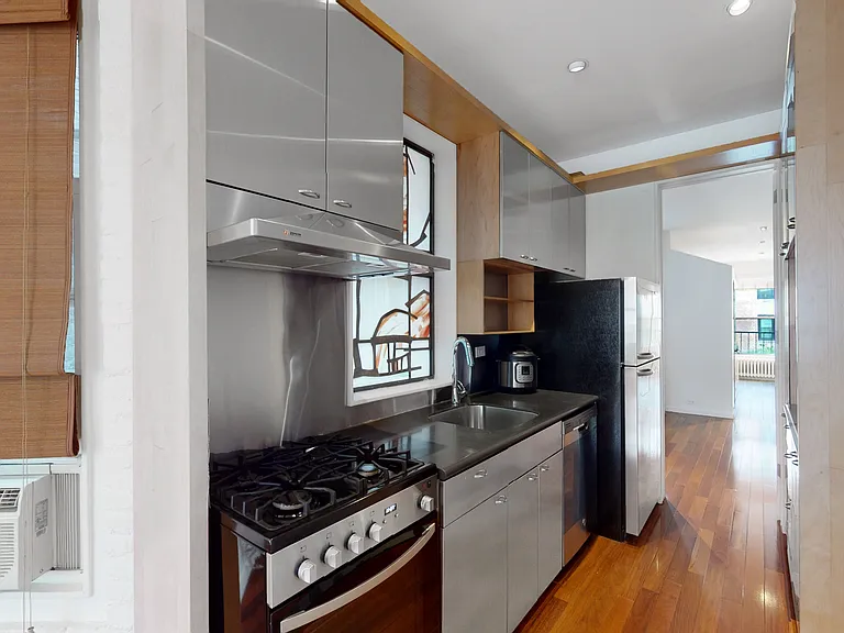23 King St #8 — Photo 5