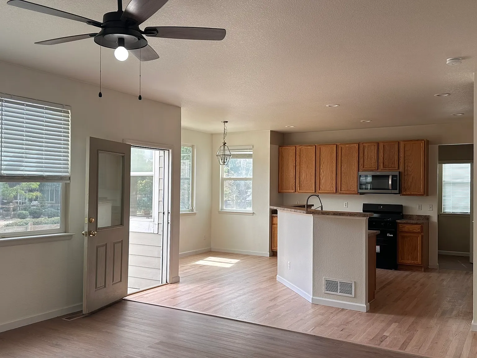 4 bed, 2.5 bath, 2363 sqft, $2,850 — Photo 3