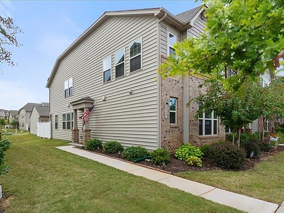 2nd image of 3017 Honeylocust Ln
