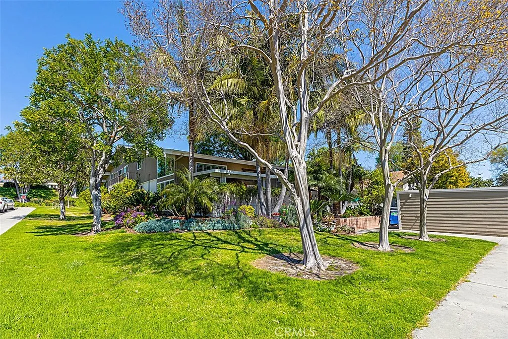 2 bed, 1324 sqft, $3,100 — Photo 4
