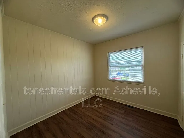 2604 Hendersonville Rd — Photo 8