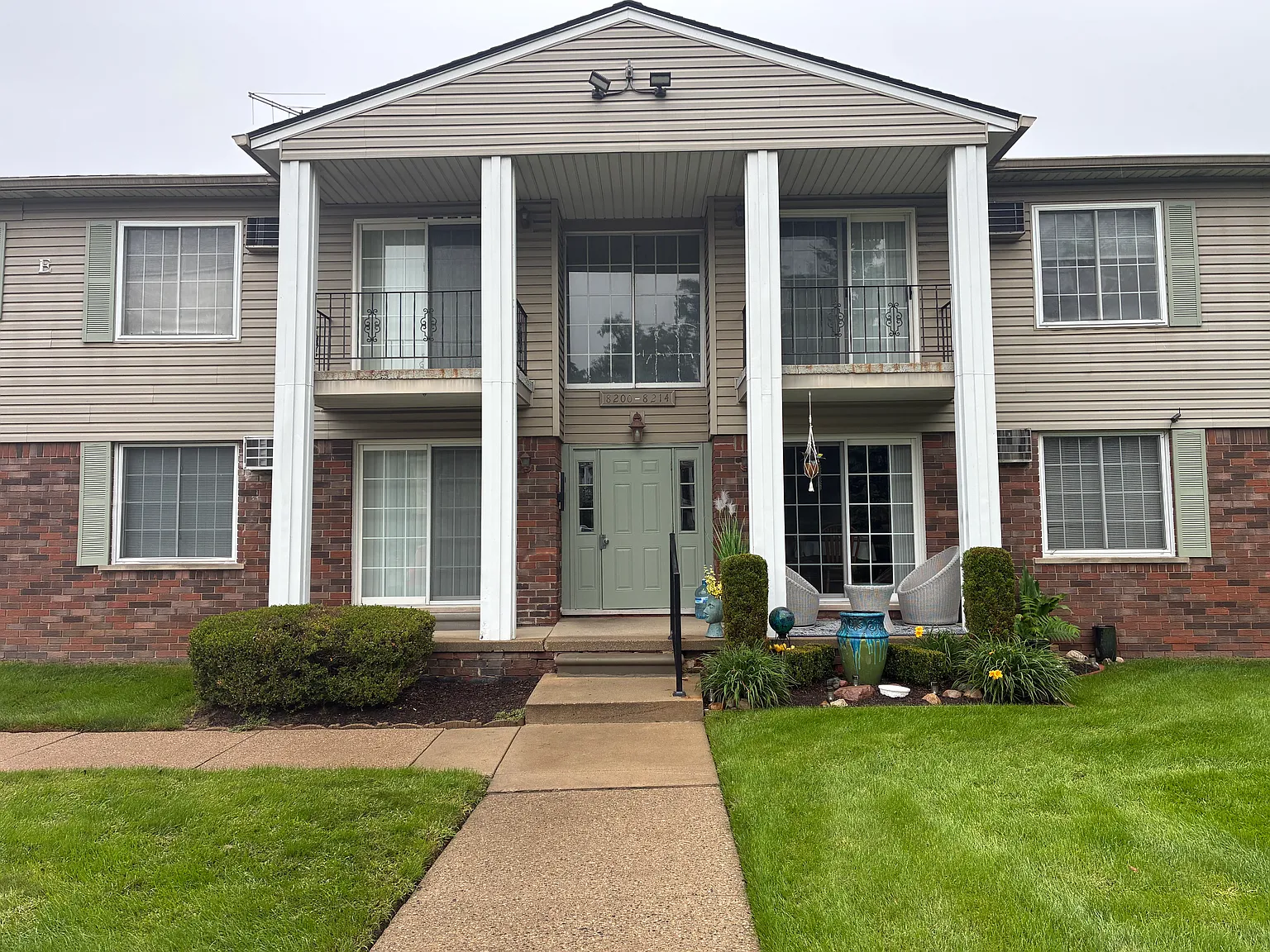 2 bed, 1000 sqft, $1,600 — Photo 2
