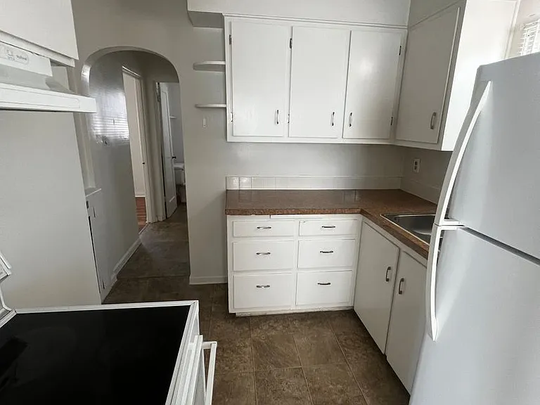 422 E Terry St — Photo 5