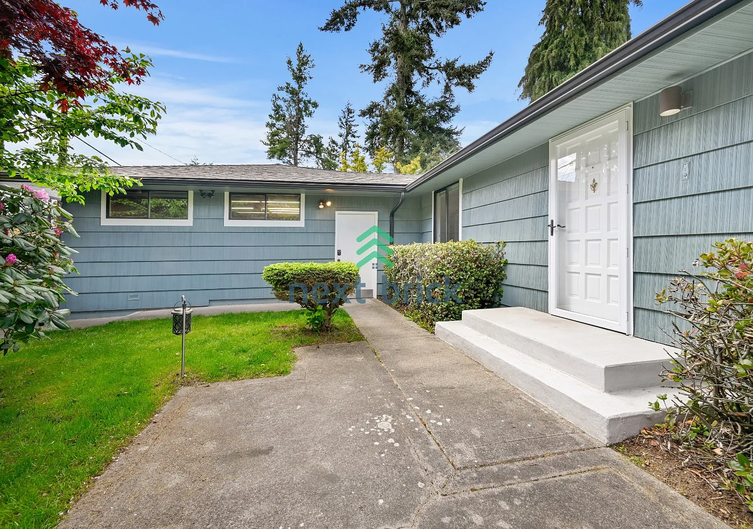 Charming 3-Bed, 2-Bath Remodeled Home in Prime Edmonds Location! — Photo 2