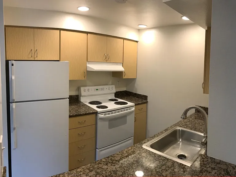 4001 SW Edmunds St #301 — Photo 7