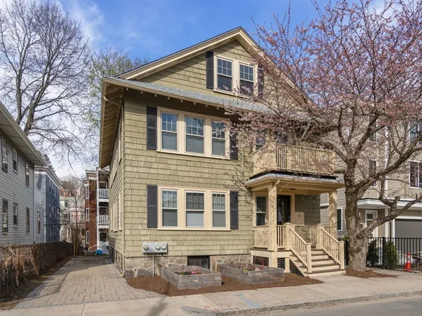 34 Roseway St, Jamaica Plain, MA 02130