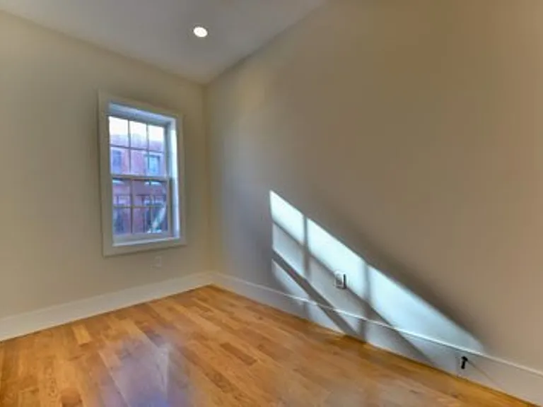 18 Winchester St #4A — Photo 4