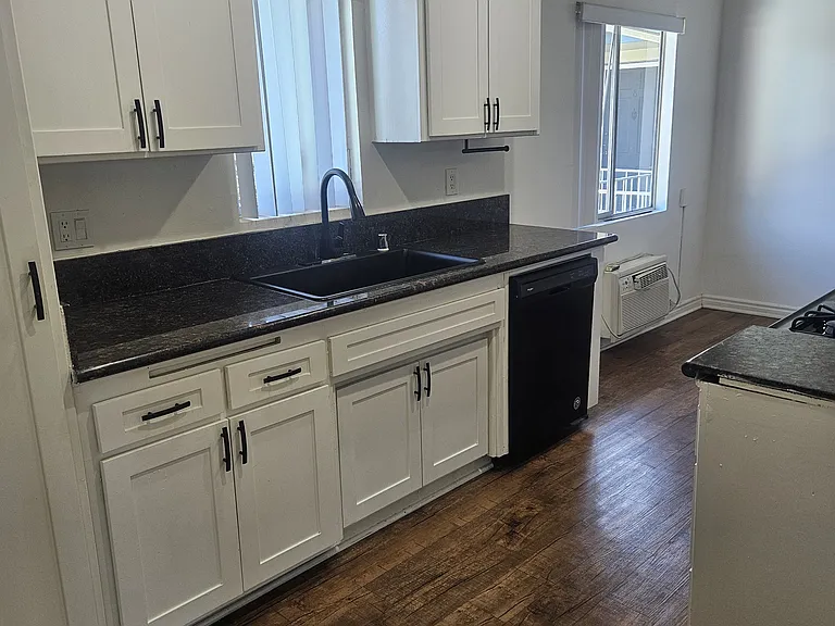 1732 W Glen Ave #10 — Photo 3