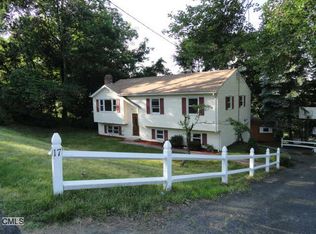 17 Ken Oaks Dr, Danbury, CT 06810