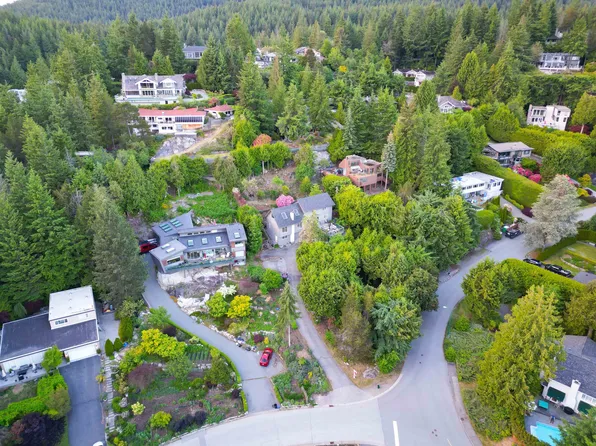 4605 Woodgreen Dr, West Vancouver, BC V7S 2T8
