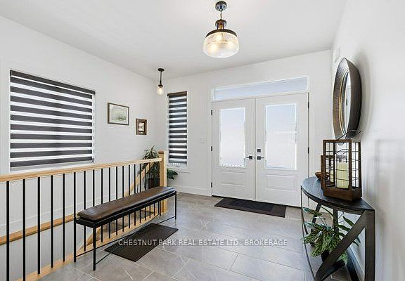 2nd image of 2748 Delmar St