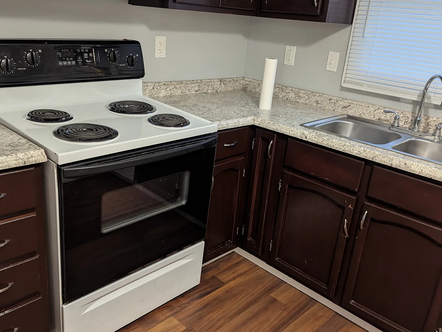 3 bed, 900 sqft, $1,500 — Photo 2