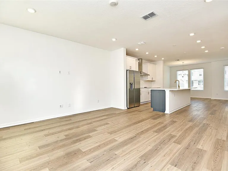 2948 Voyager Ave — Photo 15