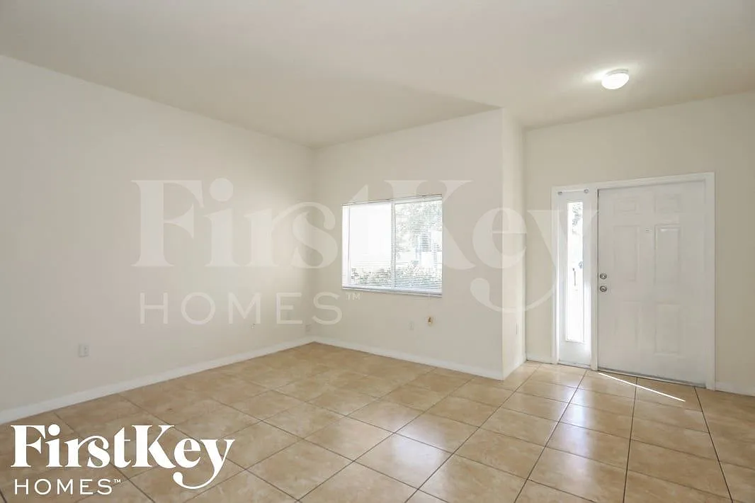 3 bed, 2.0 bath, 1762 sqft, $2,685 — Photo 4