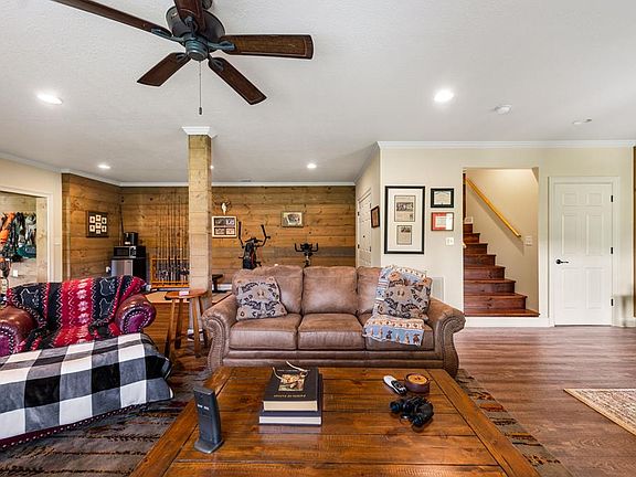 38th image of 270 Ausburn Rd
