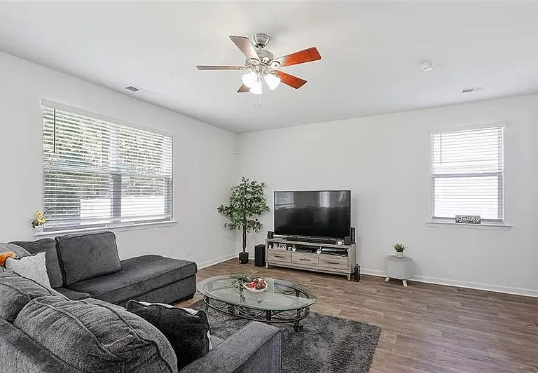 147 Troupe Dr — Photo 5