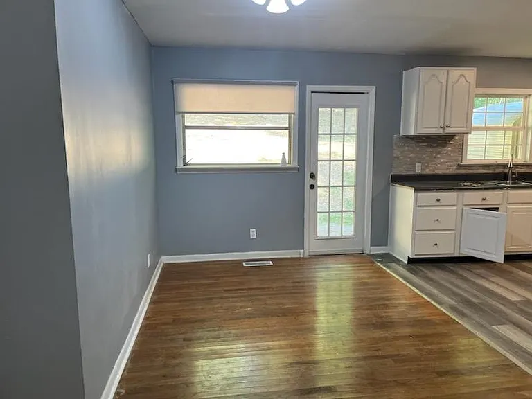 440 Lullwater Rd — Photo 4