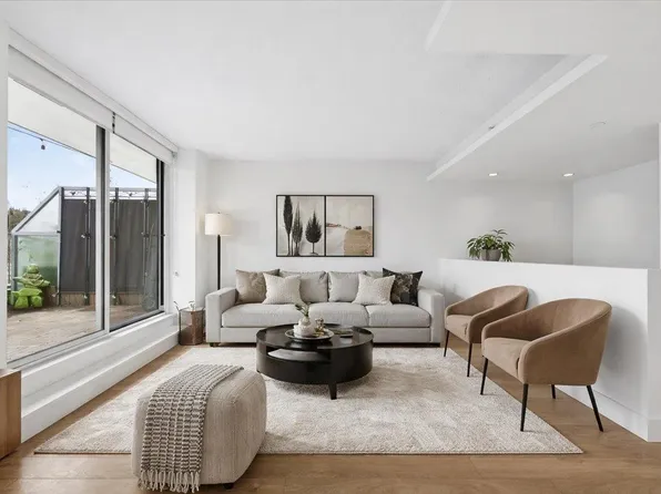 680 Seylynn Cres #610, North Vancouver, BC V7J 0B5