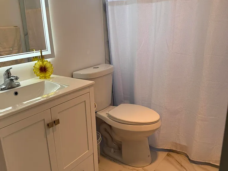 389 Fanshaw #389 — Photo 9