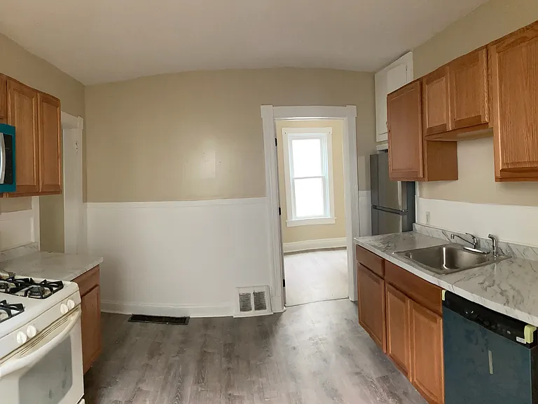 147 Parkdale Ave #1 — Photo 5
