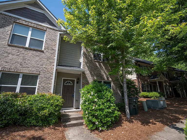 1131 Binghampton Cir — Photo 1
