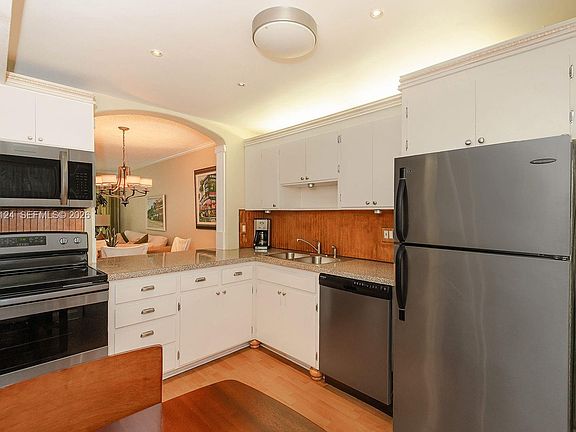 3rd image of 330 SE 2nd St APT 101H