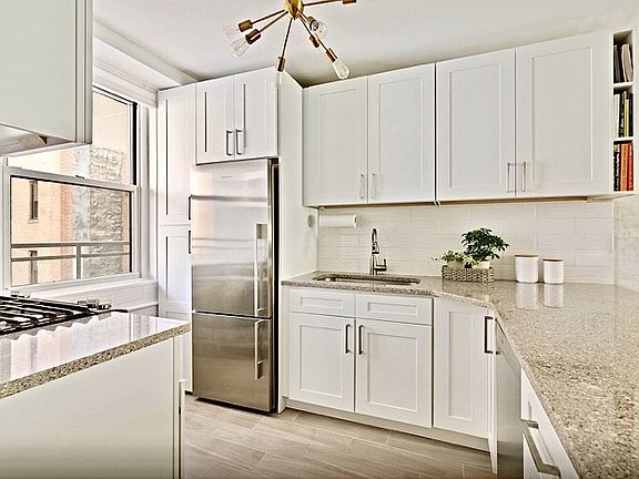 2nd image of 100 W 94th St APT 4G
