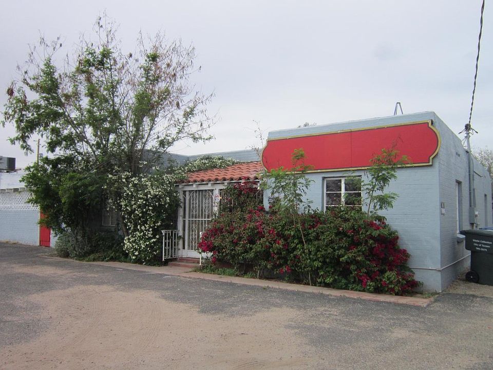 House is directly on Country Club Rd, just south of Grant Rd. Zoning is C-1, allowing for Residential use or light retail or office. Driveway to the right of house goes to backyard (Has a gate)