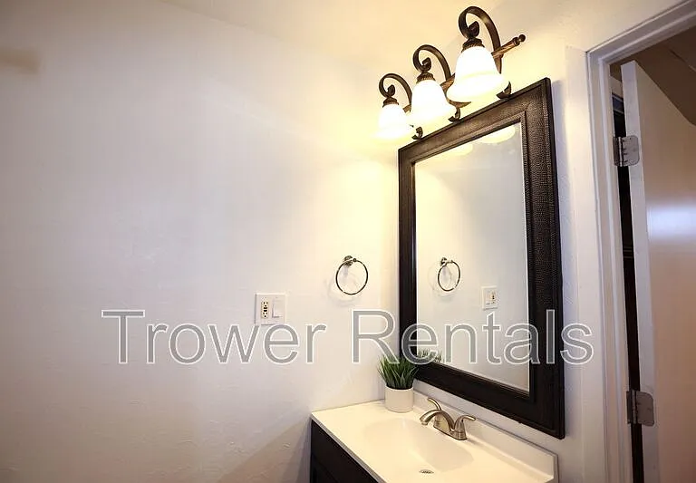 803 B Ave E — Photo 15