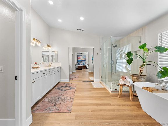 5th image of 23483 Karen Pl