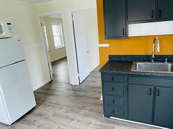 4th image of 724 Main St APT 5